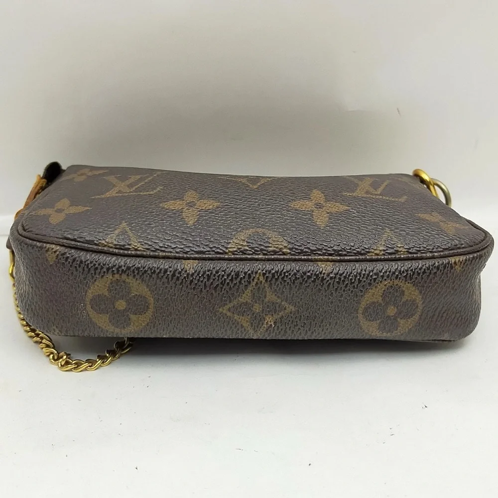 XSOLDX Louis Vuitton Pochette Accessoires Monogram Shoulder Bag Authentic - Picture 4 of 15